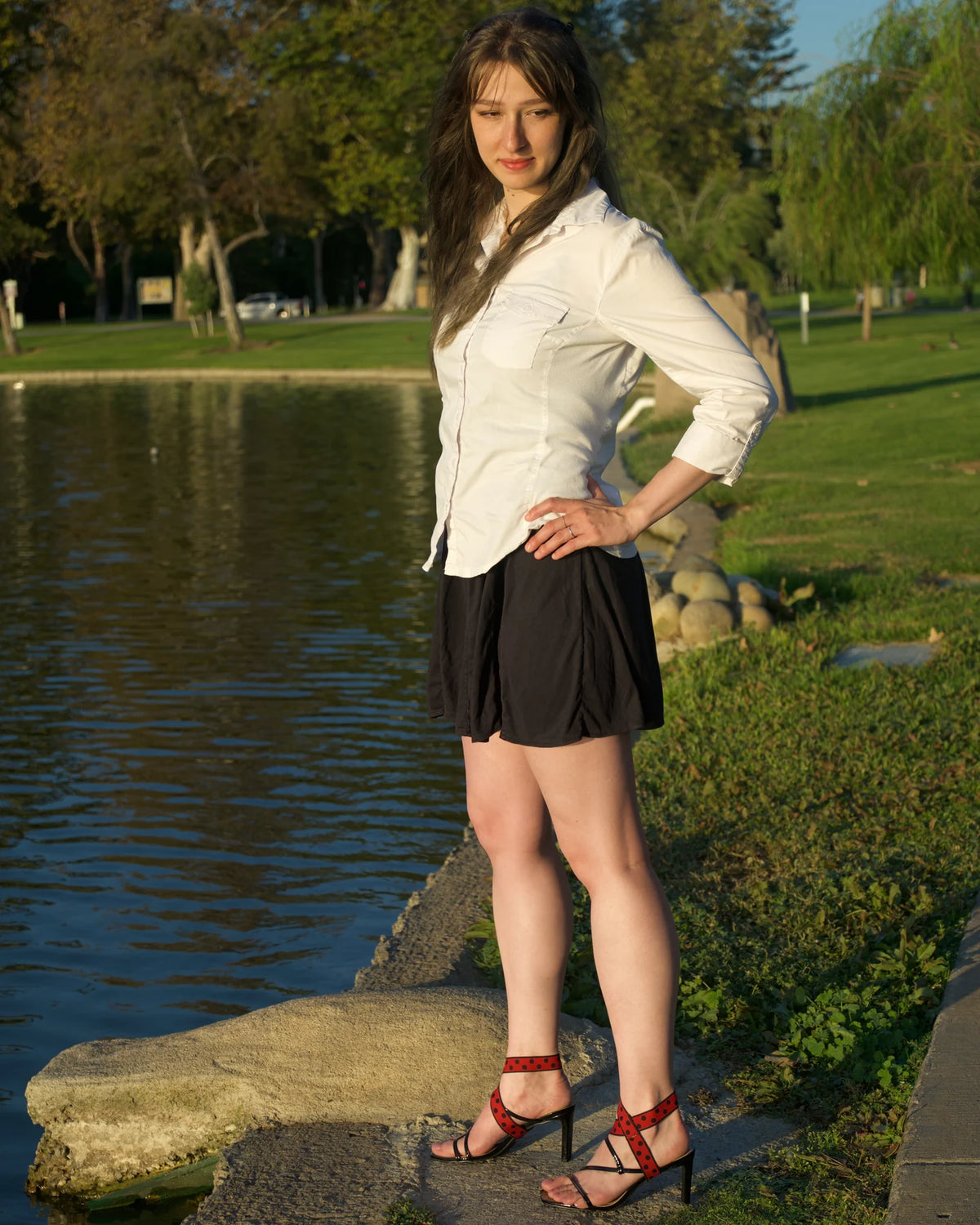 Golden Hour outfit with red polka dot LYNKS on black heels